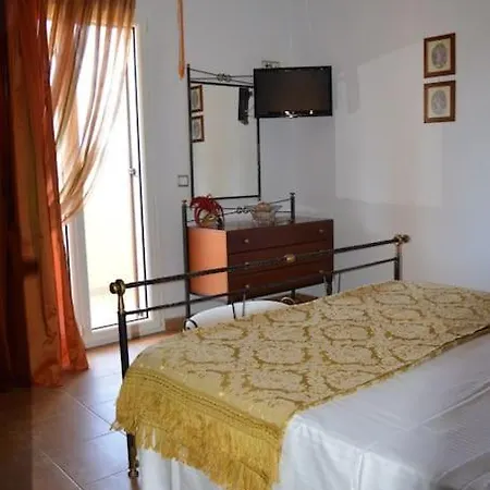 Elm Villa Pouládes