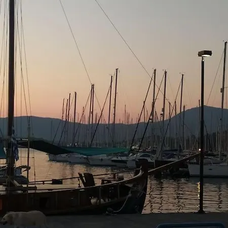 Elm Вилла Poulades